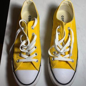 Yellow Converse size 8